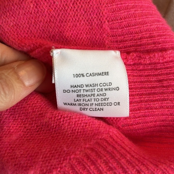 White + Warren Fitted Cashmere Tee in Neon Pink - Picture 6 of 8